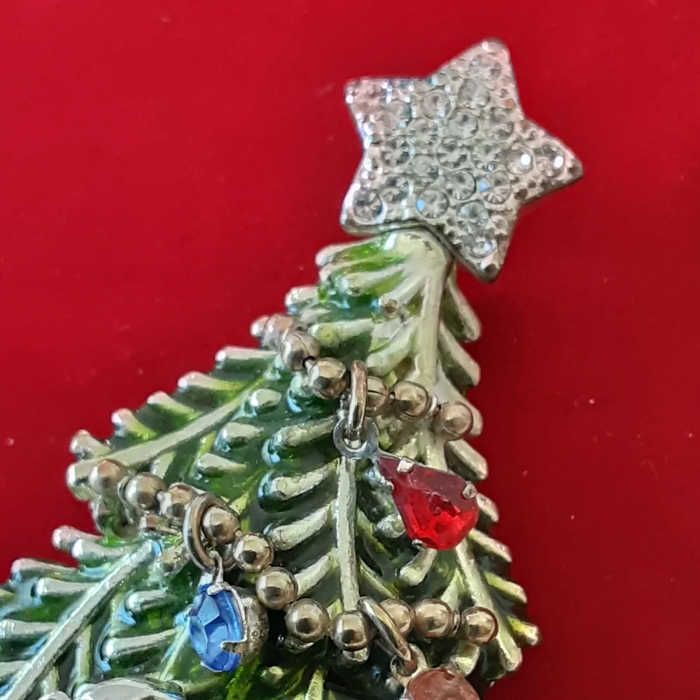 Avon 2008 5th Annual Dangling Rhinestone Enamel Christmas Tree Brooch  Vtg/NIB